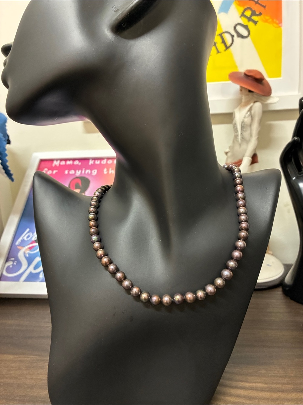 Vintage 1980s Classic Iridescent Black Pearl Bead Necklace - Goth Whimsigoth